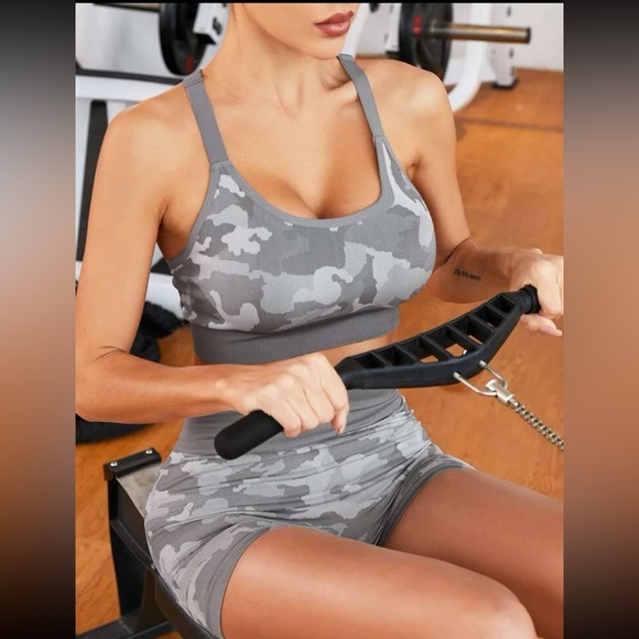 SHEIN Camo 2 Piece set! - Picture 2 of 8